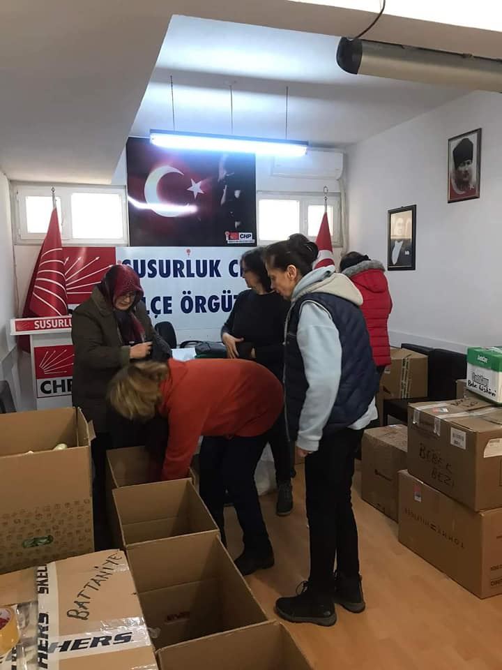 SUSURLUK CHP İLÇE ÖRGÜTÜ YARDIM KAMPANYASI DÜZENLEDİ