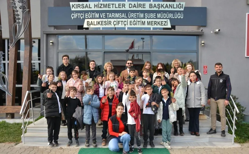 ÖĞRENCİLERDEN BAÇEM’DE BİTKİLERİN DÜNYASINA YOLCULUK