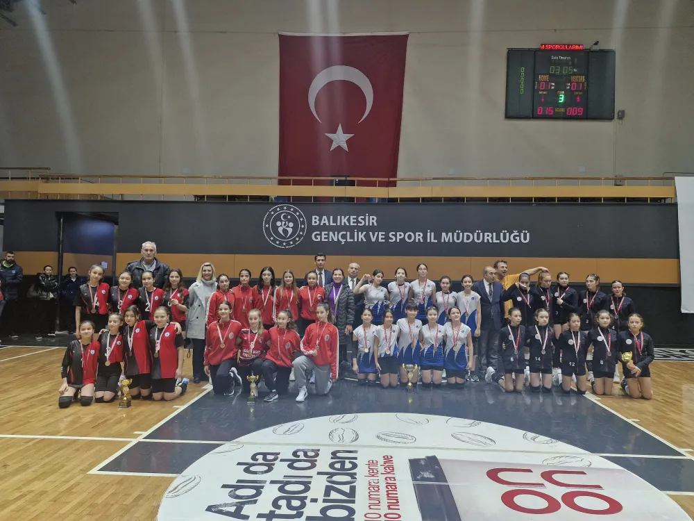 ŞEA ORTAOKUL’U VOLEYBOL TAKIMI İKİNCİ OLDU