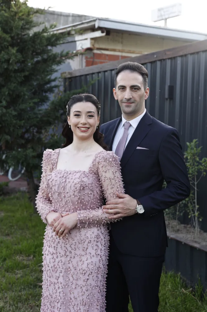 AYBÜKE İLE GÖKHAN NİŞANLANDI