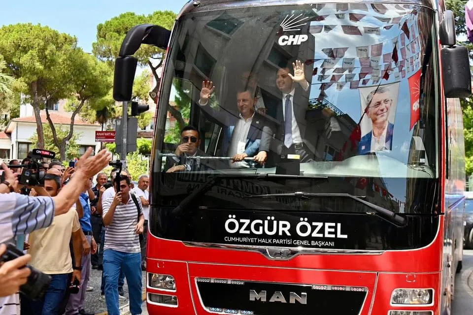 ÖZGÜR ÖZEL: 