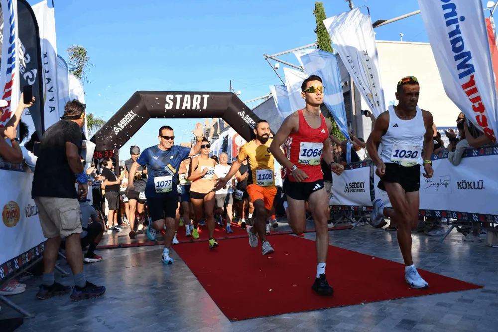AYVALIK YARI MARATONU SPOR TURİZMİNE AYRI BİR RENK KATTI