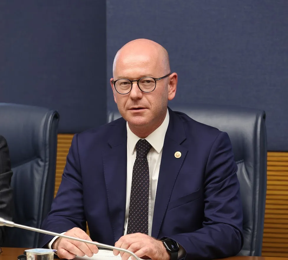CHP’Lİ SERKAN SARI: “AVRUPA’DA SEFALETİN ZİRVESİNDEYİZ”