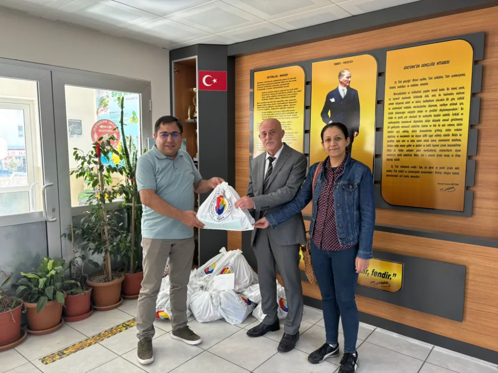 SUSURLUK TİCARET ODASI VE SUSURLUK TİCARET BORSASI’NDAN EĞİTİME DESTEK: 400 ÇOCUĞA KIRTASİYE YARDIMI!