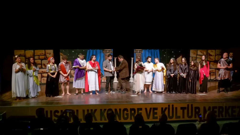 ALTIEYLÜL KENT SAHNESİ