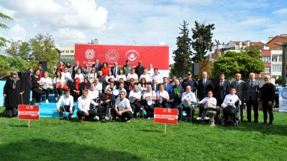 BALIKESİR’DE 2025 AİLE YILI KAPSAMINDA BÜYÜK AİLE ŞENLİĞİ DÜZENLENDİ