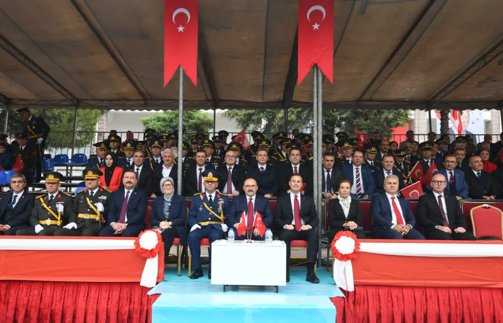 BALIKESİR, CUMHURİYETİN 102. YILINI COŞKUYLA KUTLADI: PROTOKOL VE HALK BİR ARADAYDI