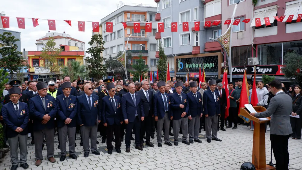 GÜR BİR SES DE SUSURLUK’TAN YÜKSELDİ: “SONSUZA DEK YAŞASIN CUMHURİYET!”