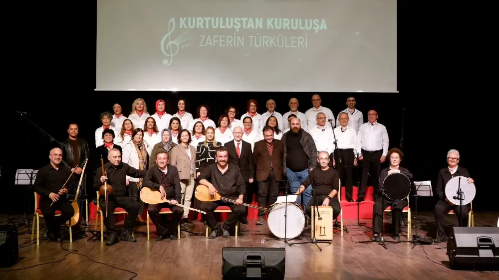 “KURTULUŞTAN KURULUŞA ZAFER TÜRKÜLERİ” KONSERİ AYAKTA ALKIŞLANDI