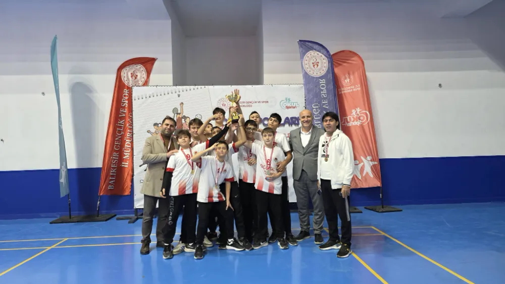 SUSURLUK İMAM HATİP ORTAOKULU VOLEYBOLDA SERİYİ BOZMADI: ÜST ÜSTE ÜÇÜNCÜ İL ŞAMPİYONLUĞU!