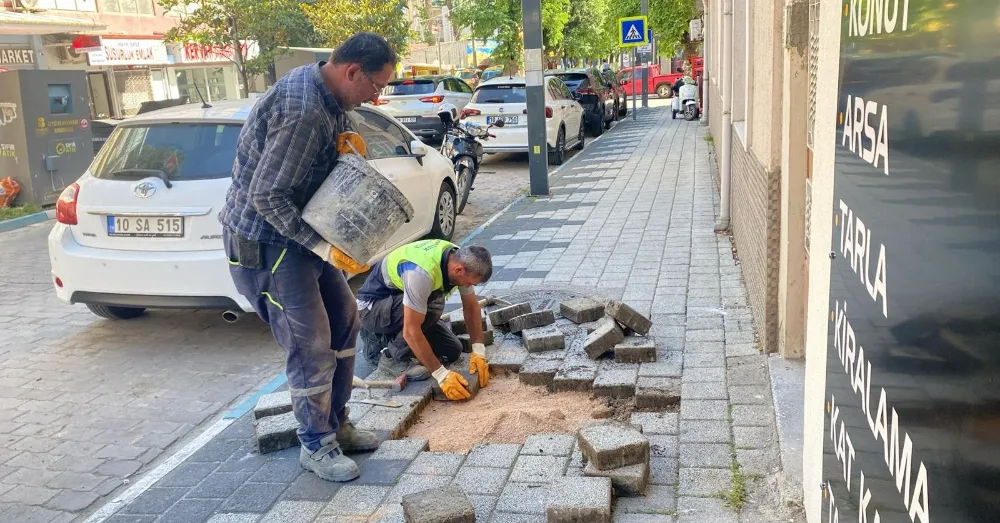 SUSURLUK BELEDİYESİ EKİPLERİ SAHADA: İLÇENİN DÖRT BİR YANINDA HİZMET SEFERBERLİĞİ!