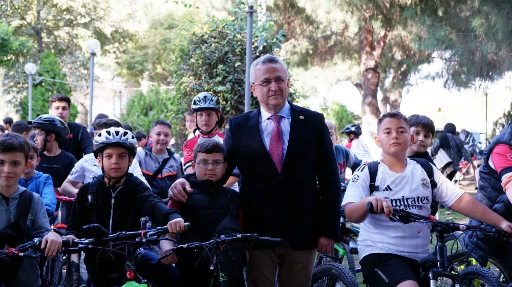 SUSURLUK BELEDİYE BAŞKANI HAKAN YILDIRIM SEMİZEL EN BEĞENİLEN BELEDİYE BAŞKANLARI SIRALAMASINDA 2. SIRADA YER ALDI