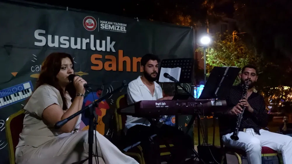SUSURLUK YAZ SEZONUNU COŞKULU BİR CANLI MÜZİK AKŞAMIYLA AÇTI!