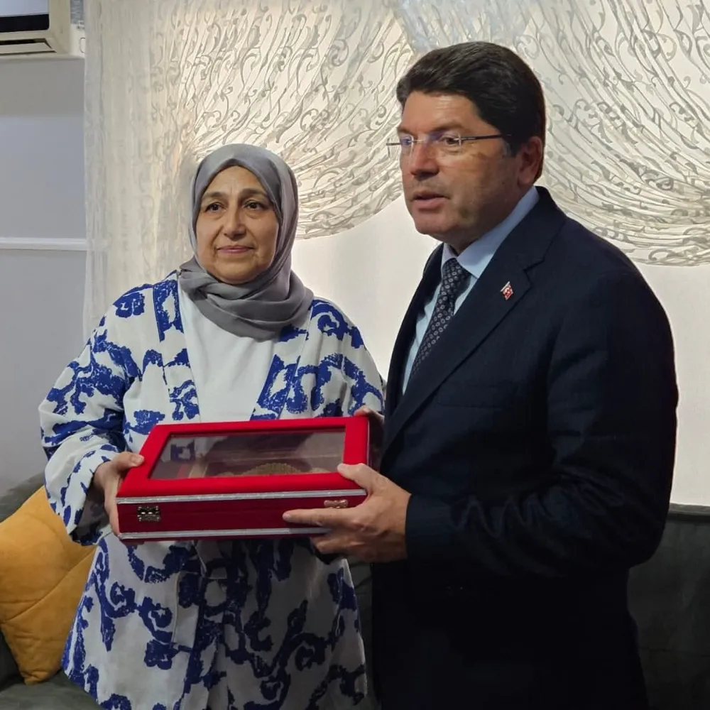 ADALET BAKANI YILMAZ TUNÇ ŞEHİT AİLESİNİ ZİYARET ETTİ